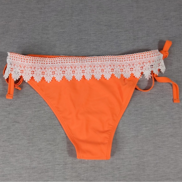 🎉 3/$20 👯♀️Host Pick⚡️NWOT Triangle w/ Lace Trim Bikini Bottom - Picture 4 of 7
